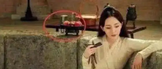 让人笑岔气的穿帮镜头,鲁智深的纹身掉色,白浅喝啤酒不能忍