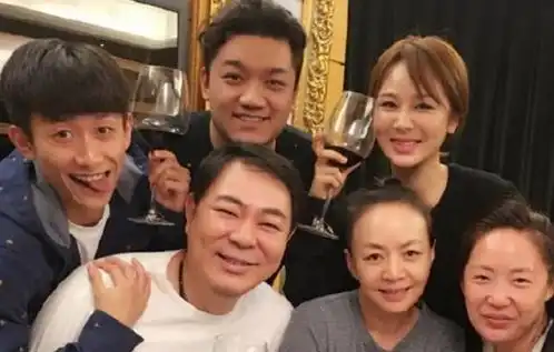 家有儿女藏了多少美女杨紫不算什么,长大的朵朵太惊艳
