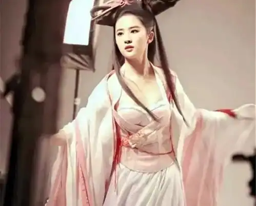 南烟斋笔录未播,刘亦菲古装新剧来袭,搭档同龄顶流男演员