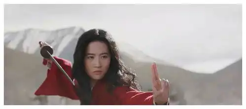刘亦菲出街被偶遇,网友赞叹惊为天人,刘天仙美貌果然名不虚传