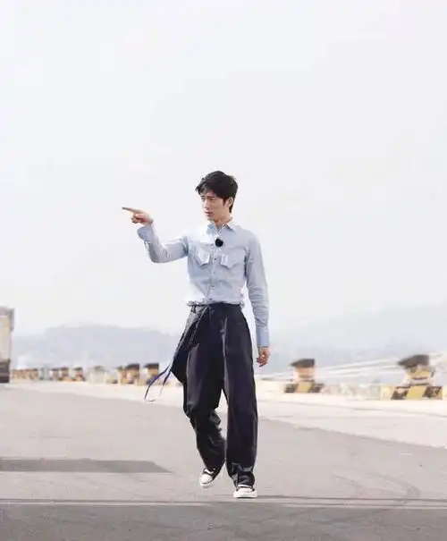 明星大侦探第五季路透照何炅井柏然现身,撒贝宁不见踪影