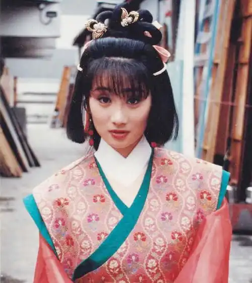 雍正王朝乔引娣近照,美貌依旧保养好,与tvb时期气质大不同
