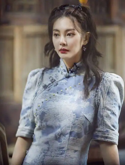 张雨绮最新写真曝光,高跟美腿马尾比心少女,自嘲看男人眼光不行
