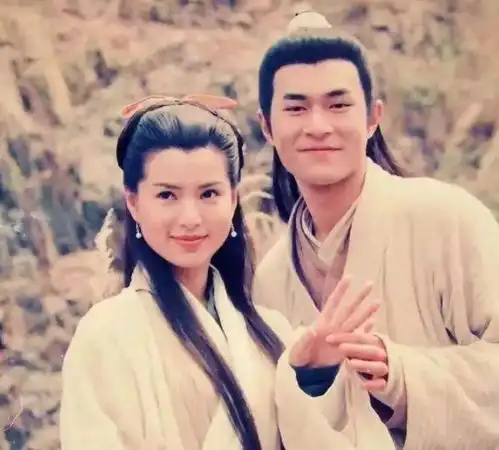 李若彤晒泳装短发青涩照,自嘲没野心恋爱脑,网友岁月不败美人
