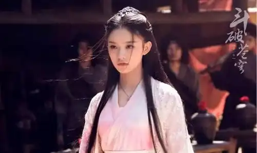 斗破苍穹定档暑期,吴磊演技炸裂,萧薰儿造型完败美杜莎
