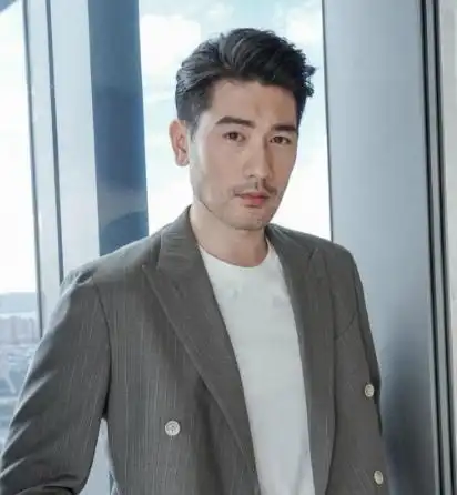 曝高以翔墓园将与邓丽君的筠园相似,前去塔位祭拜的粉丝络绎不绝