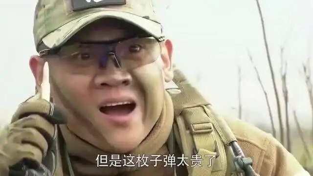 我是特种兵女特种兵刚摸枪,打偏了,教官心疼的叫娘
