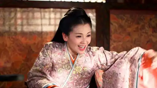 秦王终于立赢荡为太子了,王后开心极了,高兴打赏全宫
