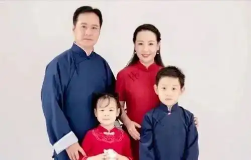 童星关凌晒央视工作餐引争议盒饭一荤三素没油水,透露不值18元