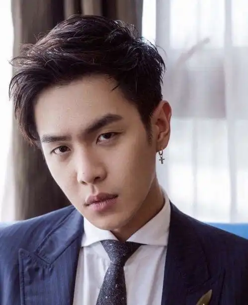 网曝张若昀1.5亿存款被冻结,名下房产遭查封,被亲爹坑惨背巨债