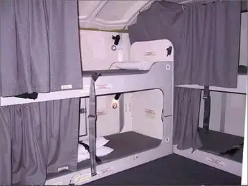 看世界漂亮空姐空中蜗居和地上豪宅

