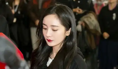 杨幂爱的二八定律开机美照已送达,超美哒
