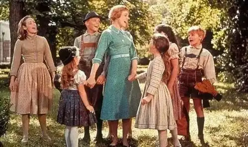 当这个声音在火车站大厅响起时,意想不到的事情发生了
