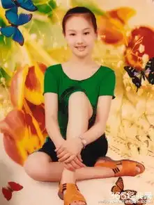 郑爽全家福童年大曝光,与妈妈撞脸网红爸爸同工作
