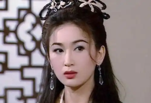 55岁温碧霞庆生排场大穿白色婚纱美艳似18岁少女,现场大咖云集
