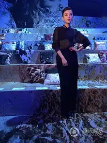 陈意涵帅气亮相巴黎时装周着透视衣秀小蛮腰