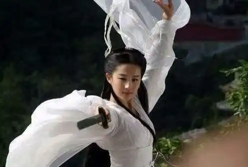刘亦菲小龙女剧照,她把神仙姐姐的称号捧上神坛

