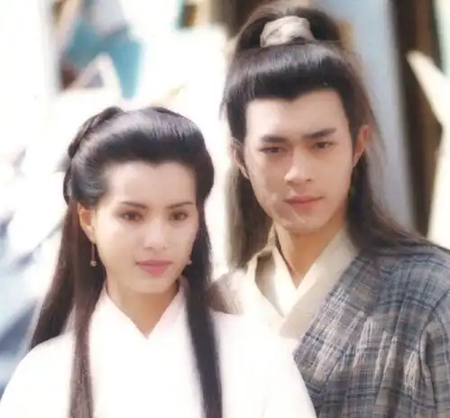 出道即巅峰最美小龙女为情所困一度抑郁,54岁仍不愿将就