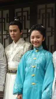 锦衣之下横店探班任嘉伦谭松韵现身
