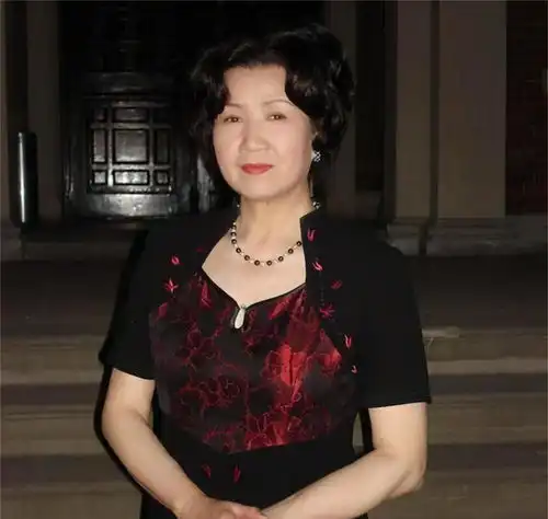 老戏骨曹翠芬人到中年爆红,与演员丈夫相爱一生却有遗憾