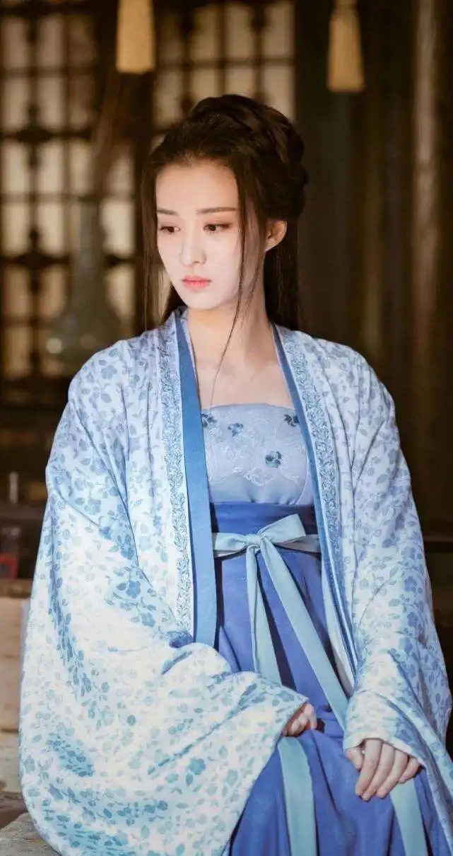 她是江疏影情敌,王凯挚爱,凭借清平乐一炮而红