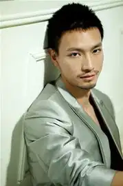 型男江洋菩提树下遭遇拳打脚踢