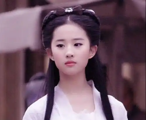 7位古装白衣女星,赵丽颖简约美,杨幂白衣飘飘,而她像极了仙女