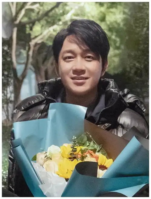 杨洋迪丽热巴你是我的荣耀杀青剧照
