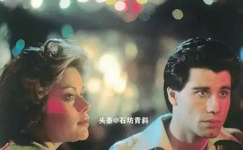 回归角色,只在柜中载歌载舞的约翰特拉沃尔塔