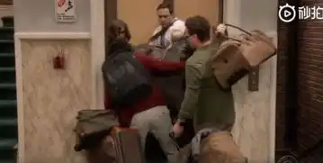 生活大爆炸电梯修好了,却再也到不了下一站....
