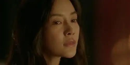 ab演尸体都费劲,微笑唇出戏,网友称其在演睡美人
