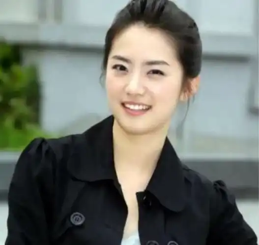 放羊的星星女主角近照曝光,躺在公公腿上,网友男女有别
