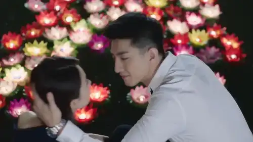 倾城时光为何接吻只拍上半身花絮下身镜头曝光,网友被骗啦
