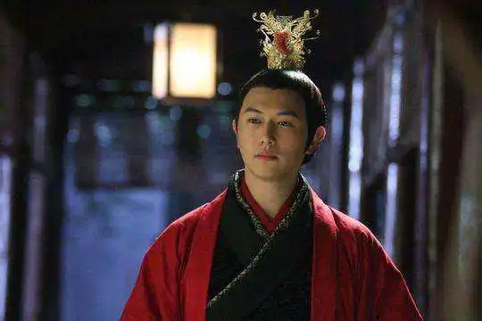 由梦发家深受皇恩的男宠,曾富甲天下,最后却落得饿死街头的下场
