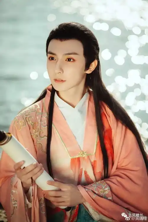 汉服写真水墨丹青,绘编万载山河