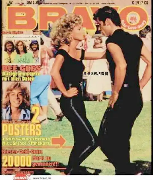 回归角色,只在柜中载歌载舞的约翰特拉沃尔塔
