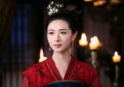此女生前被皇帝一生专宠,死后皇帝舍不得埋,守了三年棺材才下葬