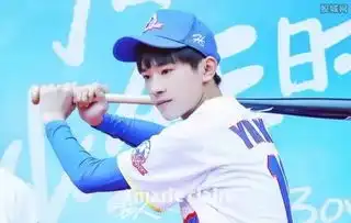 被tfboys直戳少女心青春校园范穿搭让你玩转我们的少年时代
