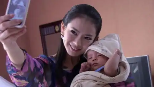 三千金友善拍下宝宝照片给孩子爸爸看,不料孩子爸爸的反应亮了
