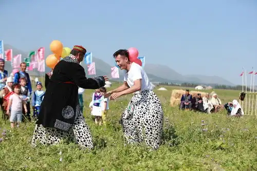 草原运动会康康诺一兄弟对垒