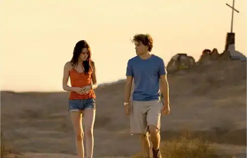 17岁的克里斯汀,用神仙颜值形容她荒野生存
