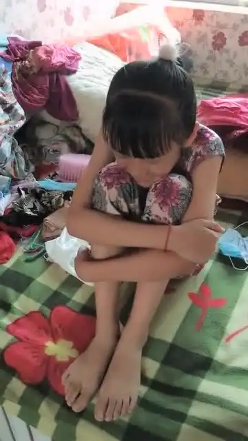 卖进大山的孩子一一被打的惨叫连连,好可怜的孩子

