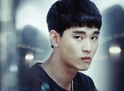 金秀贤夺演技大赏领奖台上放声痛哭制作人剧情简介
