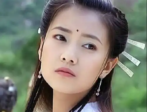 上神夜华和周芷若来机场撒狗粮了,赵又廷高圆圆绝配啊
