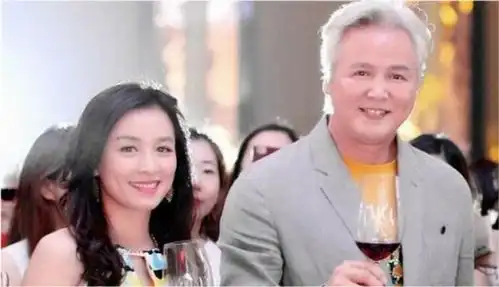为怀孕做9次试管婴儿,3年打了1000多针,如今只能在家里爬行
