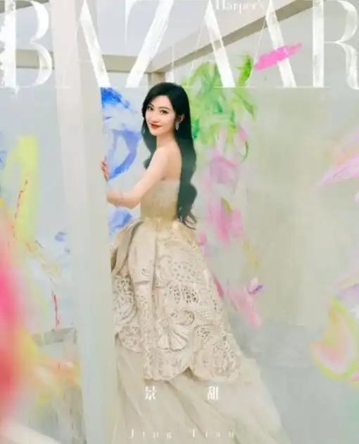 女明星时尚芭莎明星大片出炉杨颖似公主,杨幂复古,景甜最甜
