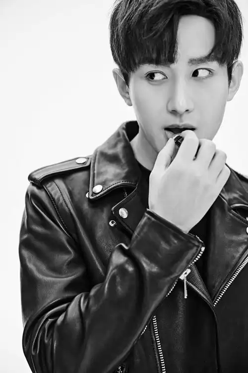 林惊羽变了成毅拍写真走机车摇滚风