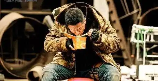 看明星片场吃饭刘德华为啥能红一辈子最后一位在打游戏吗
