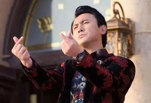 中年油腻男的10个标志,大肚子排第3,自查下,你占了几项
