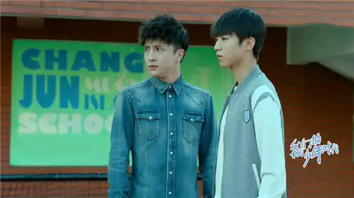 尹柯邬童关系不和原因是什么介绍邬童为什么转学离开中加
